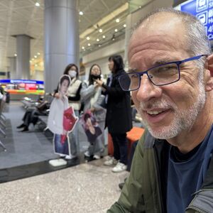 TPE Terminal 2: see the full-size pic of their idol