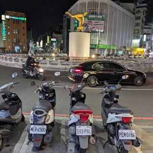 Chiayi: statue of Pitcher Wu Ming-chieh, player in the team that came in second in Japan in 1931
